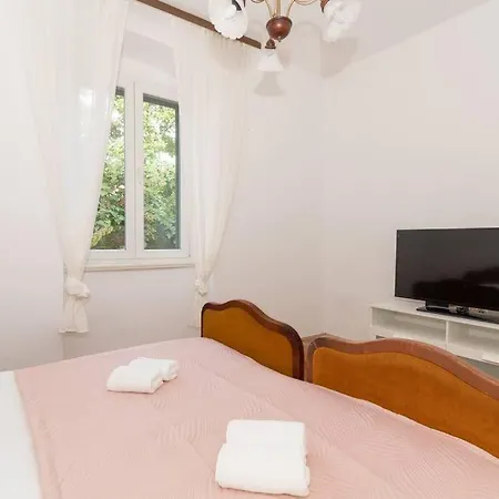 Sweet Center Apartment Split